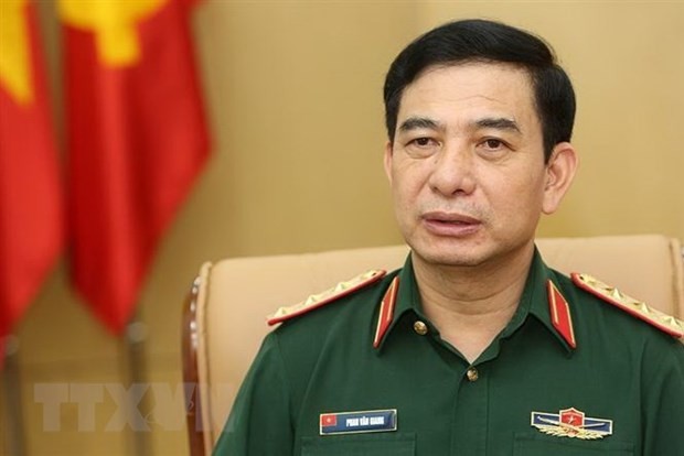 Delegación militar de alto nivel de Vietnam visita Singapur - ảnh 1