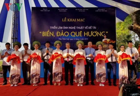 Inauguran exposición artística sobre mares e islas vietnamitas - ảnh 1