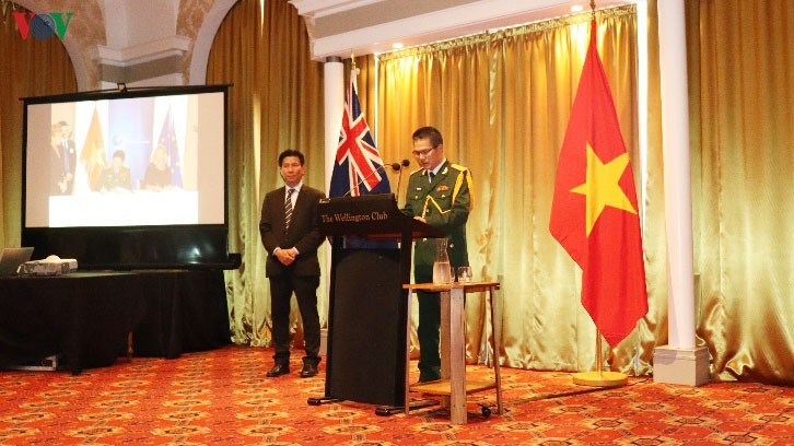 Conmemoran 75 aniversario de fundación del Ejército Popular de Vietnam en Singapur - ảnh 1
