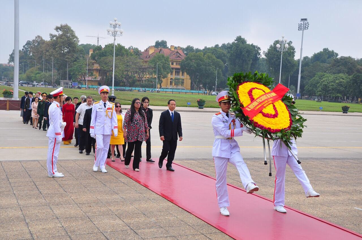 Vietnamitas y venezolanos recuerdan establecimiento de relaciones con homenaje a Ho Chi Minh  - ảnh 1