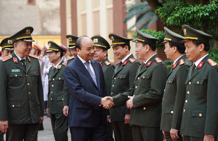 Premier vietnamita orienta tareas de fuerzas de Seguridad Pública - ảnh 1