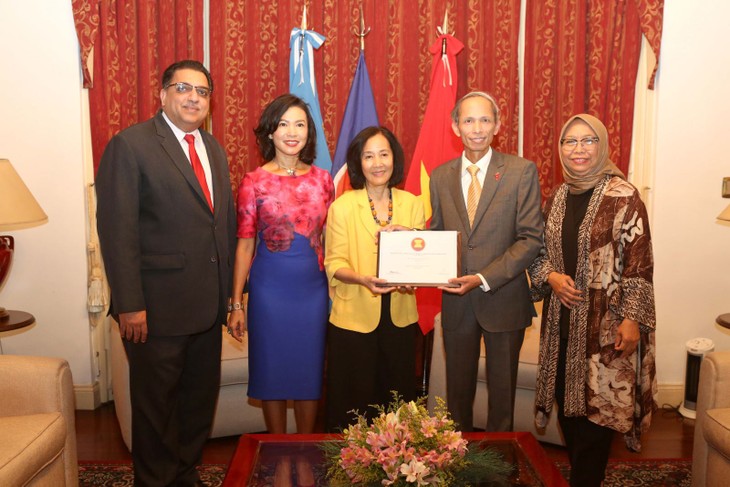 Vietnam asume presidencia rotativa del Comité de Asean en Argentina - ảnh 1