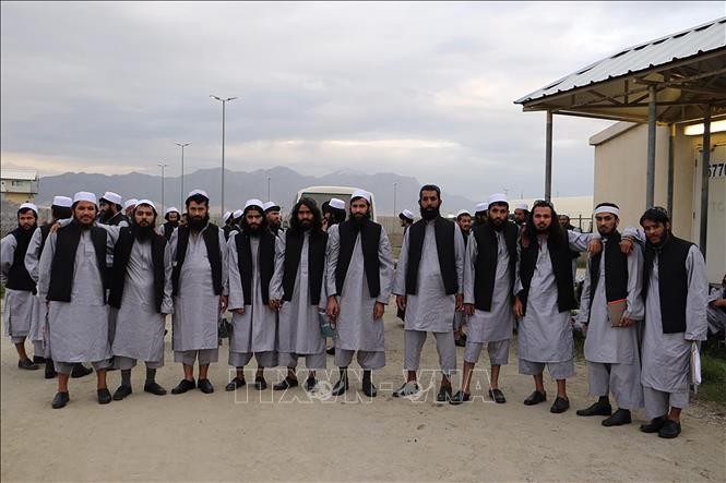 Afganistán libera a 100 talibanes presos - ảnh 1