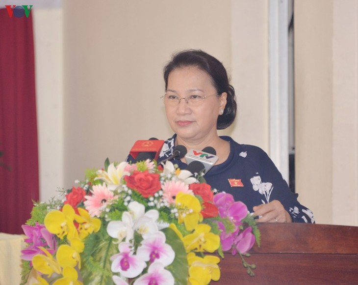 Presidenta del Parlamento vietnamita se reúne con el electorado de localidad sureña - ảnh 1