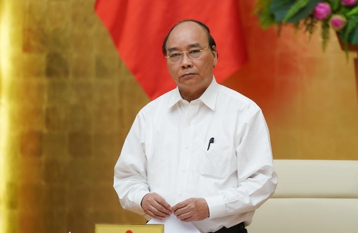 Premier vietnamita pide estar preparados ante nueva evolución del covid-19 - ảnh 1
