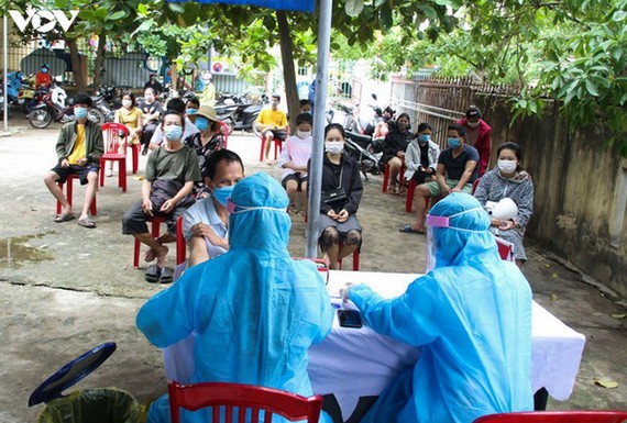 Covid-19: Quedan en Vietnam más de 16 mil 100 personas aisladas para el monitoreo de la salud - ảnh 1