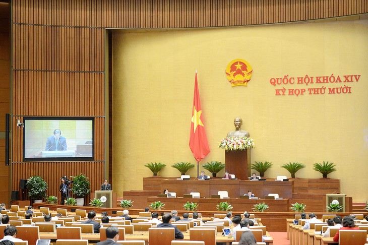 Diputados vietnamitas debaten sobre la Ley de Protección Ambiental (modificada) - ảnh 1