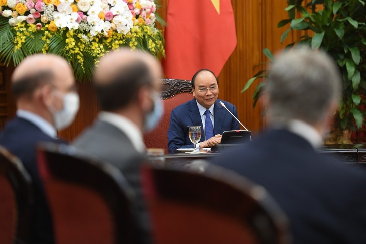 Vietnam considera a Estados Unidos uno de sus socios de primer orden, afirma el premier Nguyen Xuan Phuc - ảnh 1