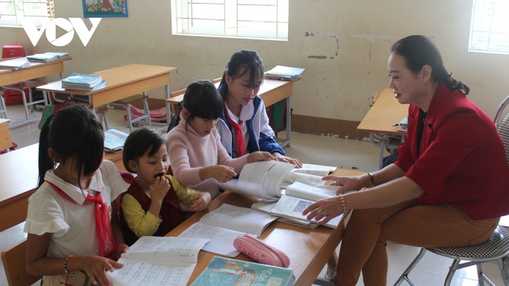 La profesora Ban Thi Dao y su corazón a los niños desfavorecidos - ảnh 2