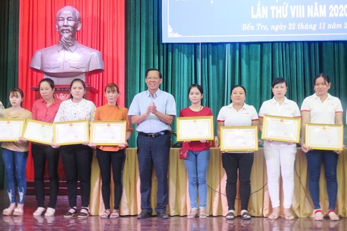 Esfuerzos por intensificar la vida espiritual y material a los trabajadores vietnamitas - ảnh 1