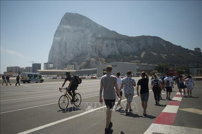 España y Reino Unido logran acuerdo de apertura de puerta fronteriza de Gibraltar - ảnh 1
