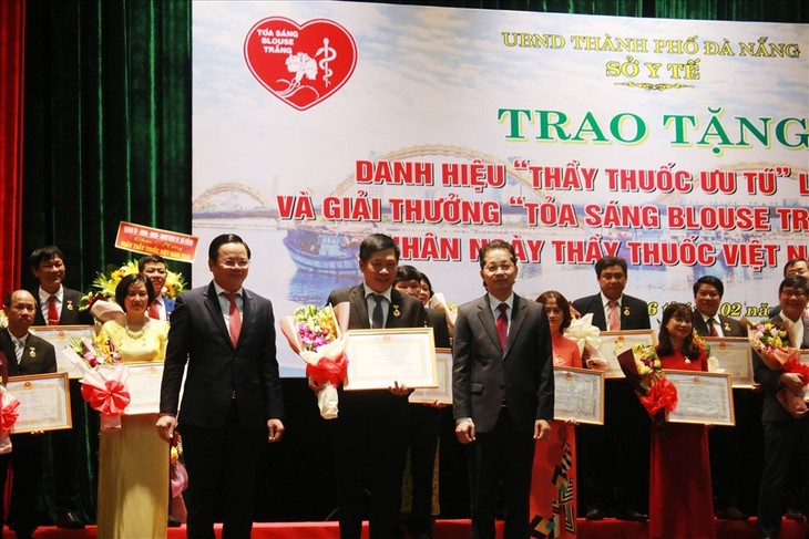 Da Nang honra al personal sanitario más sobresaliente en 2020 - ảnh 1