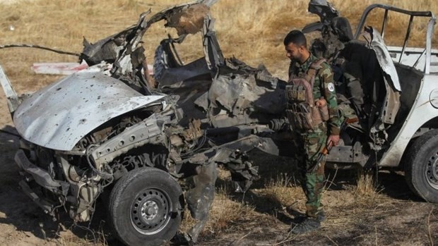 Mueren al menos cinco agentes de seguridad en un atentado con coche bomba en Irak - ảnh 1