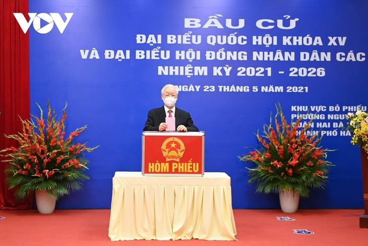 Vietnamitas votan para elegir un nuevo Parlamento y renovar los Consejos Populares locales - ảnh 1