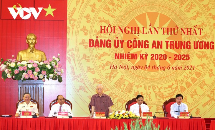 El líder político de Vietnam orienta el trabajo del Comité del Partido del Ministerio de Seguridad Pública - ảnh 1