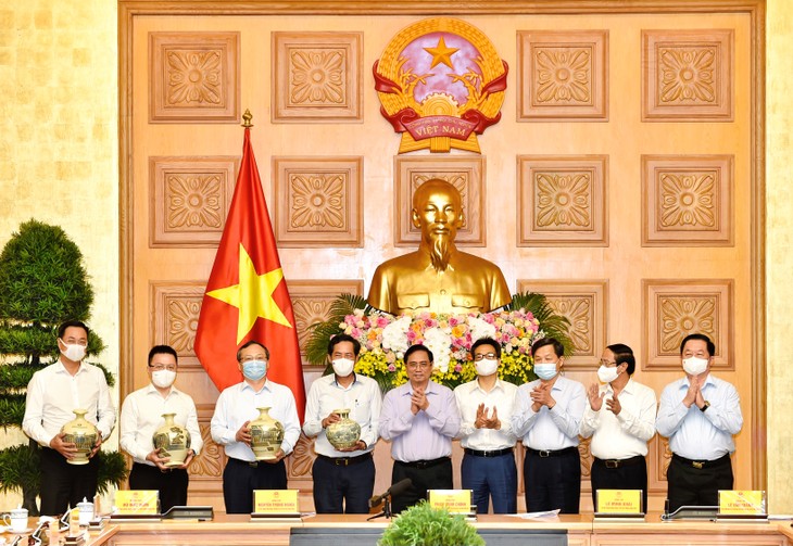 El primer ministro de Vietnam felicita a los periodistas en su fecha tradicional - ảnh 1