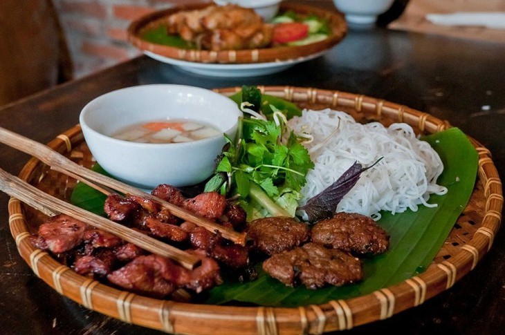 Revista británica recomienda nueve platos típicos de Vietnam - ảnh 4