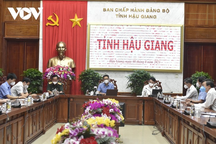 Hau Giang intensificará el control del covid-19 cuando concluya su periodo de distanciamiento social - ảnh 1