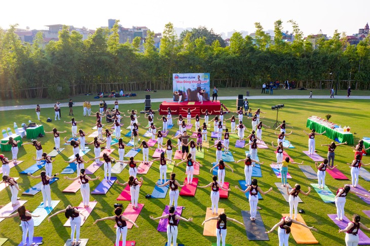 Happy Flow, o el yoga con música, un estilo cada vez más popular en Vietnam - ảnh 3