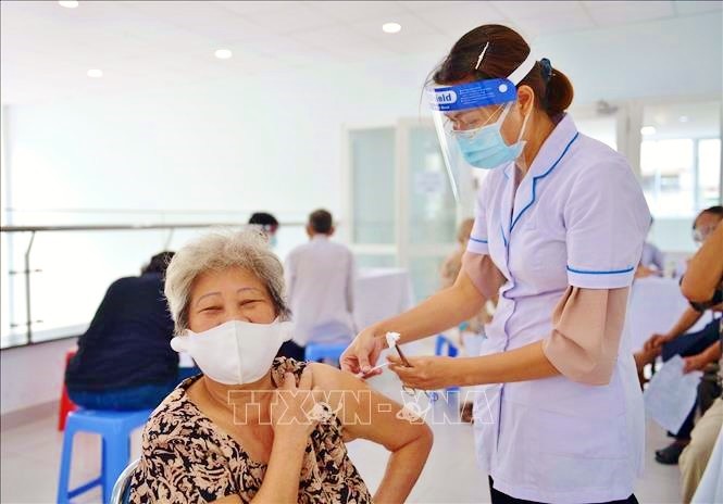 Vietnam promueve la atención a los ancianos en medio del covid-19 - ảnh 1