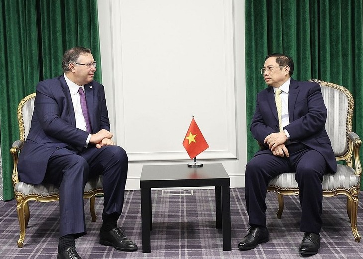 Primer ministro vietnamita se reúne con dirigentes de corporaciones francesas - ảnh 1
