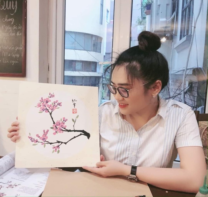 La clase “Arte San Long” contribuye a preservar la pintura de tinta tradicional en Vietnam - ảnh 1