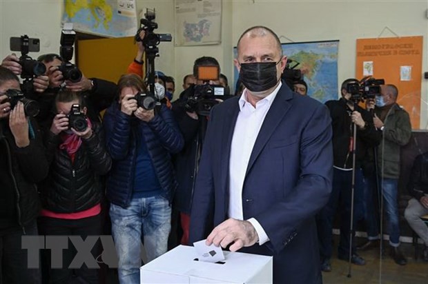 El presidente Rumen Radev gana las elecciones en Bulgaria - ảnh 1