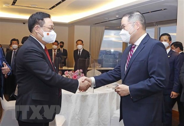 Presidente del Parlamento vietnamita se reúne con gerentes de compañías surcoreanas - ảnh 1