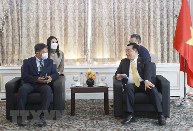 Presidente del Parlamento vietnamita se reúne con gerentes de compañías surcoreanas - ảnh 2