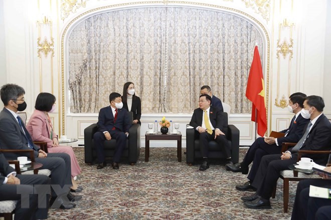 Presidente del Parlamento vietnamita se reúne con gerentes de compañías surcoreanas - ảnh 3