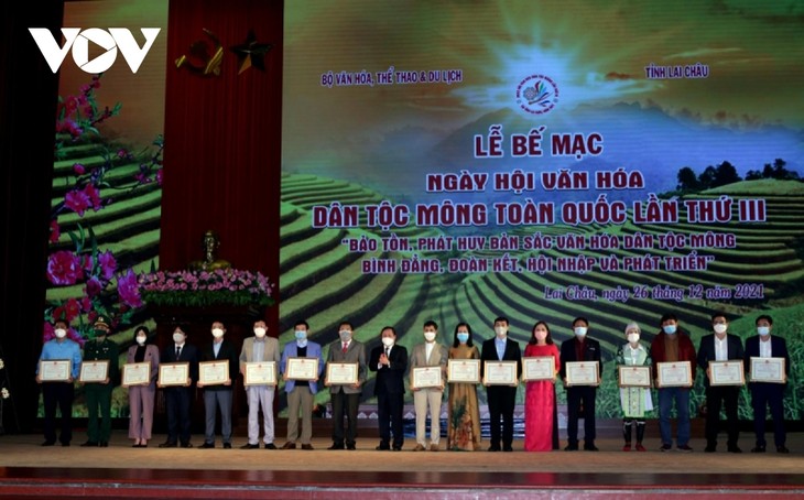 Clausura del III Festival Nacional de la Cultura de la Étnia Mong - ảnh 1