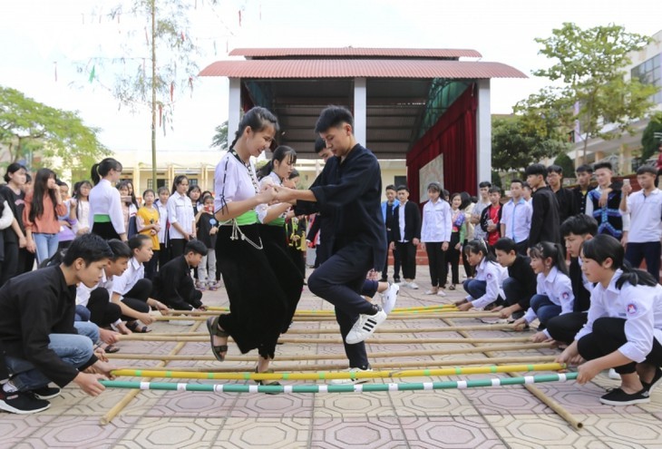 La danza Xoe de los Thai - ảnh 18