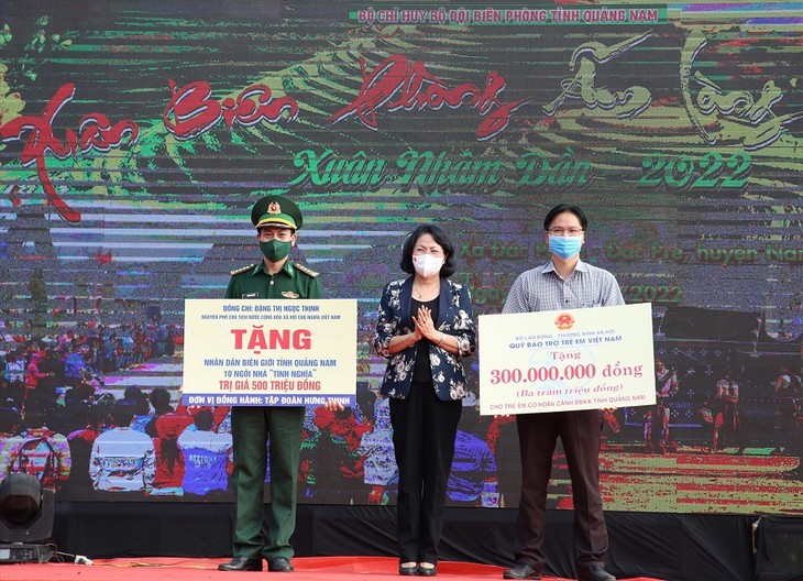 La ex vicepresidenta del país felicita a localidades fronterizas en Quang Nam - ảnh 1