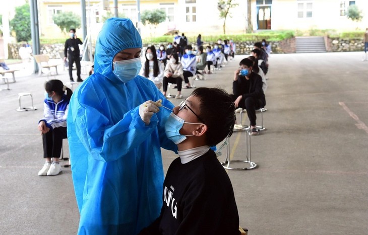 Más de 42 mil contagiados nuevos del covid-19 registrados en Vietnam en 24 horas - ảnh 1