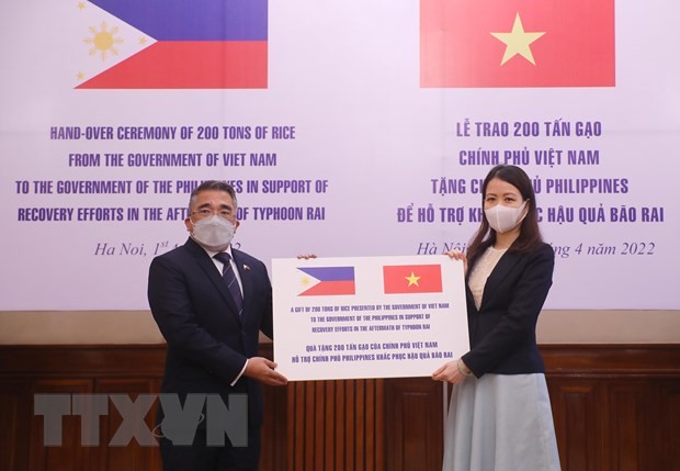 Vietnam dona 200 toneladas de arroz a Filipinas - ảnh 1