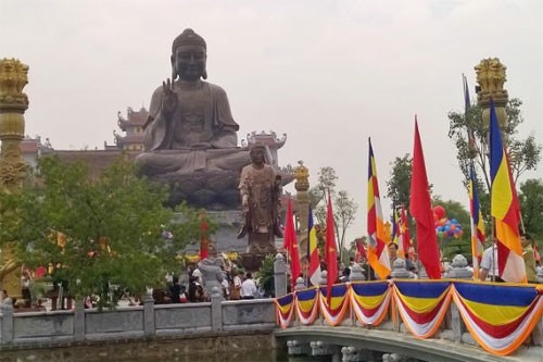 ナムディン省、東南アジア最大の釈迦像除幕式開催 - ảnh 1