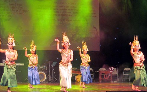 カンボジア芸術団、ハノイで公演 - ảnh 1