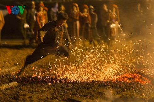 パテン族の「火祭り」 - ảnh 3