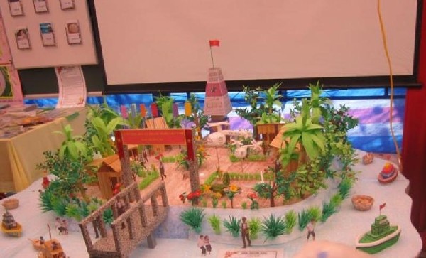 ホアンサ・チュオンサ両群島模型を学校で 領土保全への認識を向上 - ảnh 1