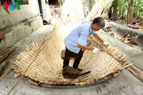 フンホク村の竹舟づくり職業 - ảnh 3