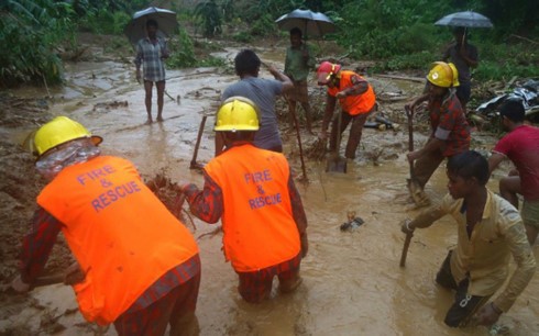 バングラデシュ 大雨で地滑り相次ぎ１２０人超死亡 - ảnh 1