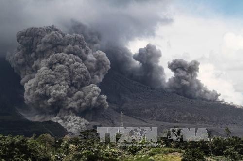 スマトラ島で火山噴火 インドネシア、死者なし - ảnh 1
