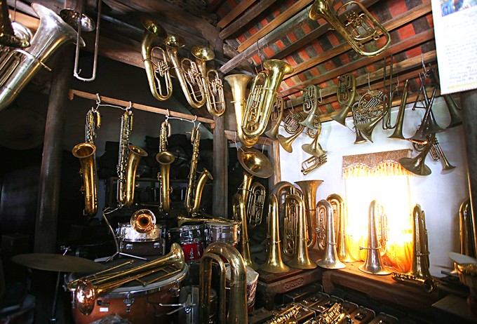 真鍮の管楽器作りの村 - ảnh 1