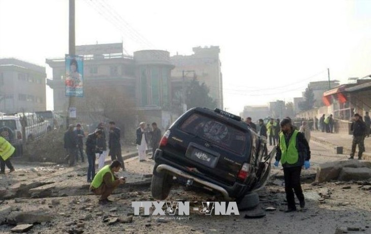 アフガン空港で自爆、14人死亡60人負傷 副大統領の帰国狙う？ - ảnh 1