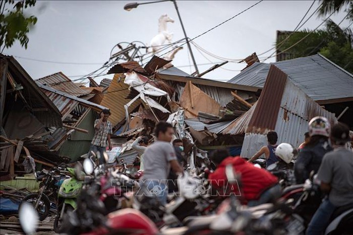 インドネシア地震 食料など支援物資不足が深刻 - ảnh 1