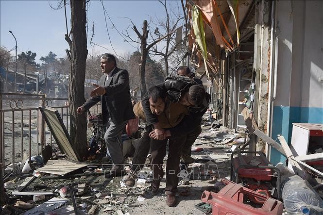 アフガン首都中心部で自爆攻撃 6人死亡、20人負傷 - ảnh 1