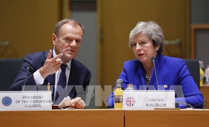 英首相、欧州首脳と協議継続＝ＥＵ離脱案で結論出ず - ảnh 1