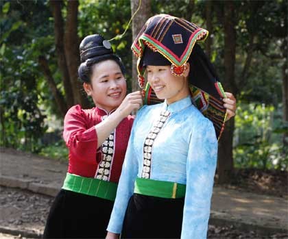 黒タイ族女性のPieuという頭巾 - ảnh 2