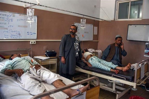 アフガン モスクで爆発 60人超死亡 自爆テロか - ảnh 1