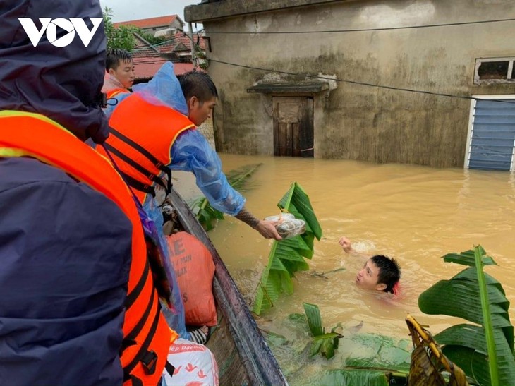 中部の洪水被災地へ様々な支援活動が続く - ảnh 1